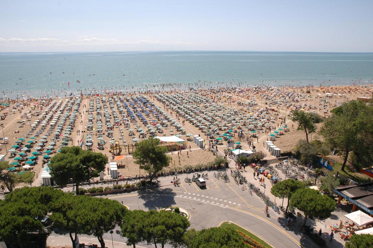 Appartamenti Vacanza Albatros Lignano Sabbiadoro Buitenkant foto