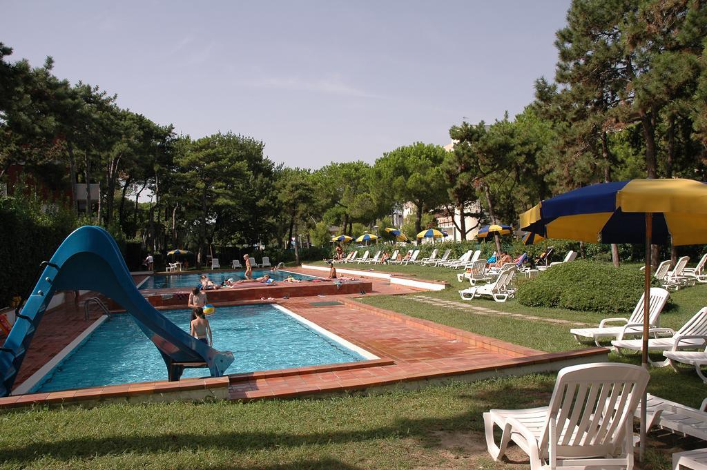Appartamenti Vacanza Albatros Lignano Sabbiadoro Buitenkant foto