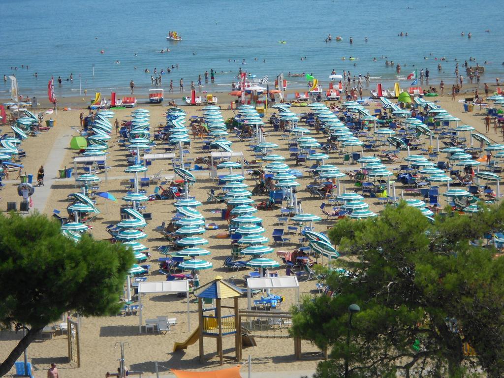 Appartamenti Vacanza Albatros Lignano Sabbiadoro Buitenkant foto