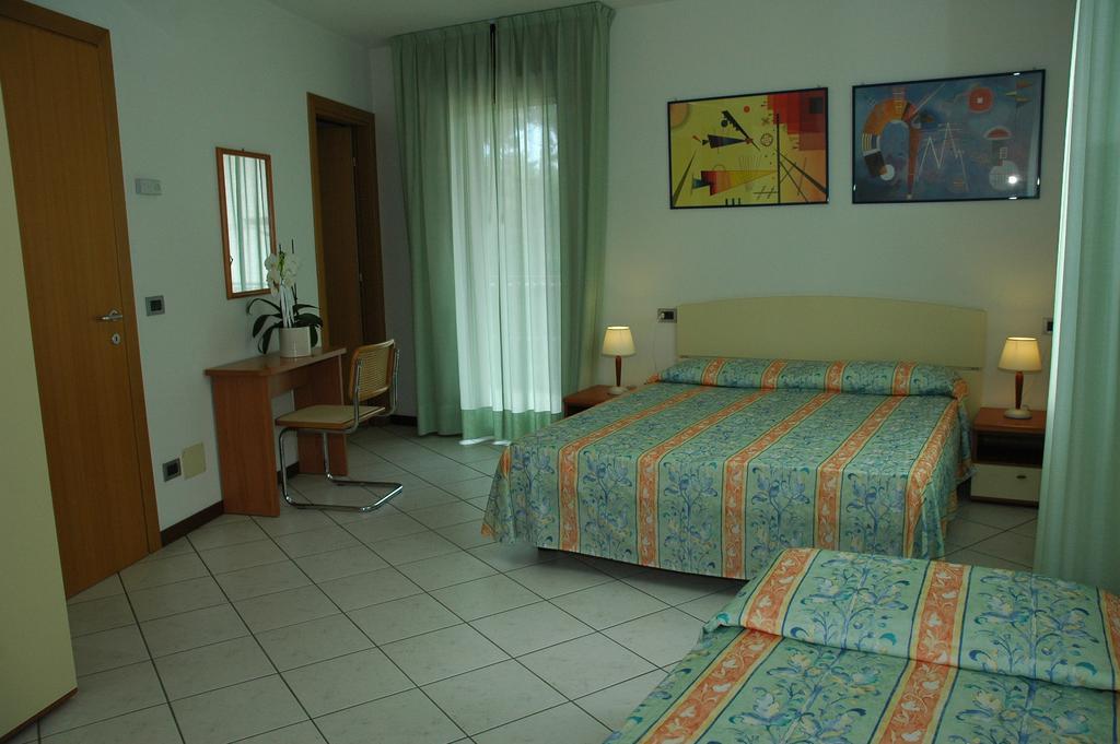 Appartamenti Vacanza Albatros Lignano Sabbiadoro Buitenkant foto